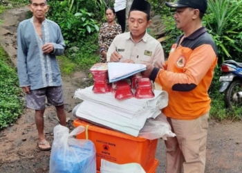 BPBD Probolinggo serahkan bantuan kepada korban tanah longsor