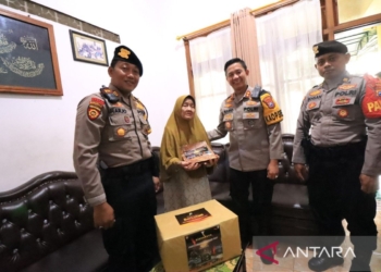 Kapolres Bojonegoro sambangi keluarga pasukan perintis Polri