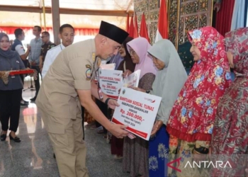 Sebanyak 1.780 keluarga di Bangkalan terima bantuan sosial