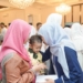 Khofifah dan jurnalis santuni anak yatim