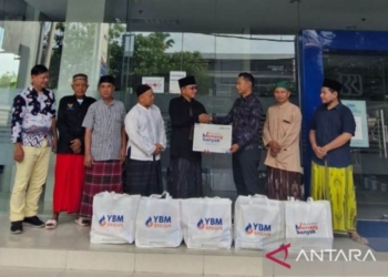 BRI Kapas Krampung Surabaya bagi-bagi paket sembako