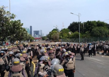 Ribuan Aparat Gabungan Kawal Aksi Demo di KPU dan DPR Hari Ini