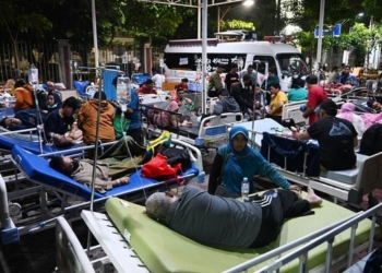 Antisipasi Gempa Susulan, Pasien RS Unair Dirawat di Parkiran