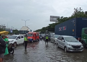Pemkot Semarang Buka Dapur Umum & Beri Nasi Bungkus Buat Korban Banjir