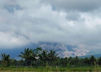 Gunung Semeru Erupsi Tiga Kali, Letusan Capai 1 KM
