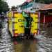 Tanggul Hek Kramat Jati Jebol Picu Banjir di Jalan Raya Bogor