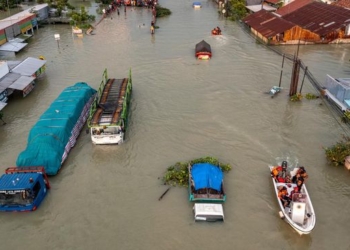 Jalur Pantura Demak-Kudus Lumpuh Imbas Tanggul Sungai Wulan Jebol
