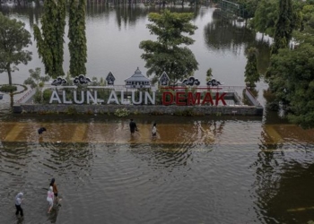Jalur Pantura Demak-Kudus Masih Ditutup Meski Banjir Mulai Surut