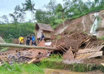 Banjir Bandang dan Longsor di Bandung Barat, 10 Orang Diduga Tertimbun