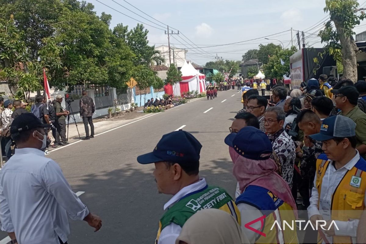 Pj Bupat Tontro: Inpres Jalan Daerah tingkatkan ekonomi di Madiun