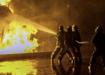 Masih Ada Ledakan, Petugas Belum Bisa Dekati Gudang Amunisi Tebakar