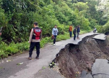 Jalan di Seram Barat Maluku Longsor Diterjang Banjir, Akses Lumpuh