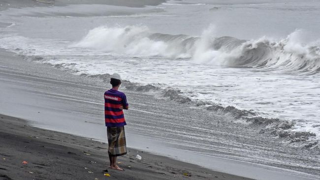 Gelombang Tinggi Berpotensi Terjadi di Laut Selatan Banten
