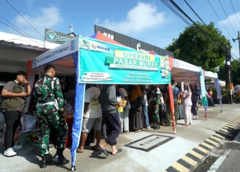 Bulog Madiun gelar operasi pangan murah di empat lokasi