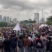 Aksi Massa Tolak Angket Putar Lagu ‘Oke Gas’ di Kompleks DPR