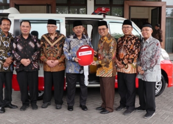 Bank Jatim serahkan ambulans tunjang pelayanan PMI