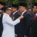 Eri Cahyadi Wali Kota Surabaya pertama terima tanda kehormatan dari Presiden