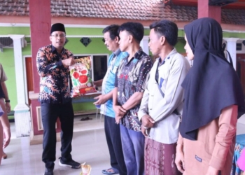 Bupati Muhdlor salurkan beras kepada 700 warga terdampak banjir