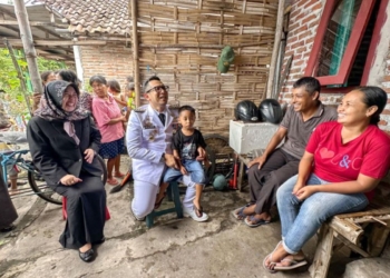 Pj Wali Kota Mojokerto salurkan bantuan ke balita stunting di Hari Otoda