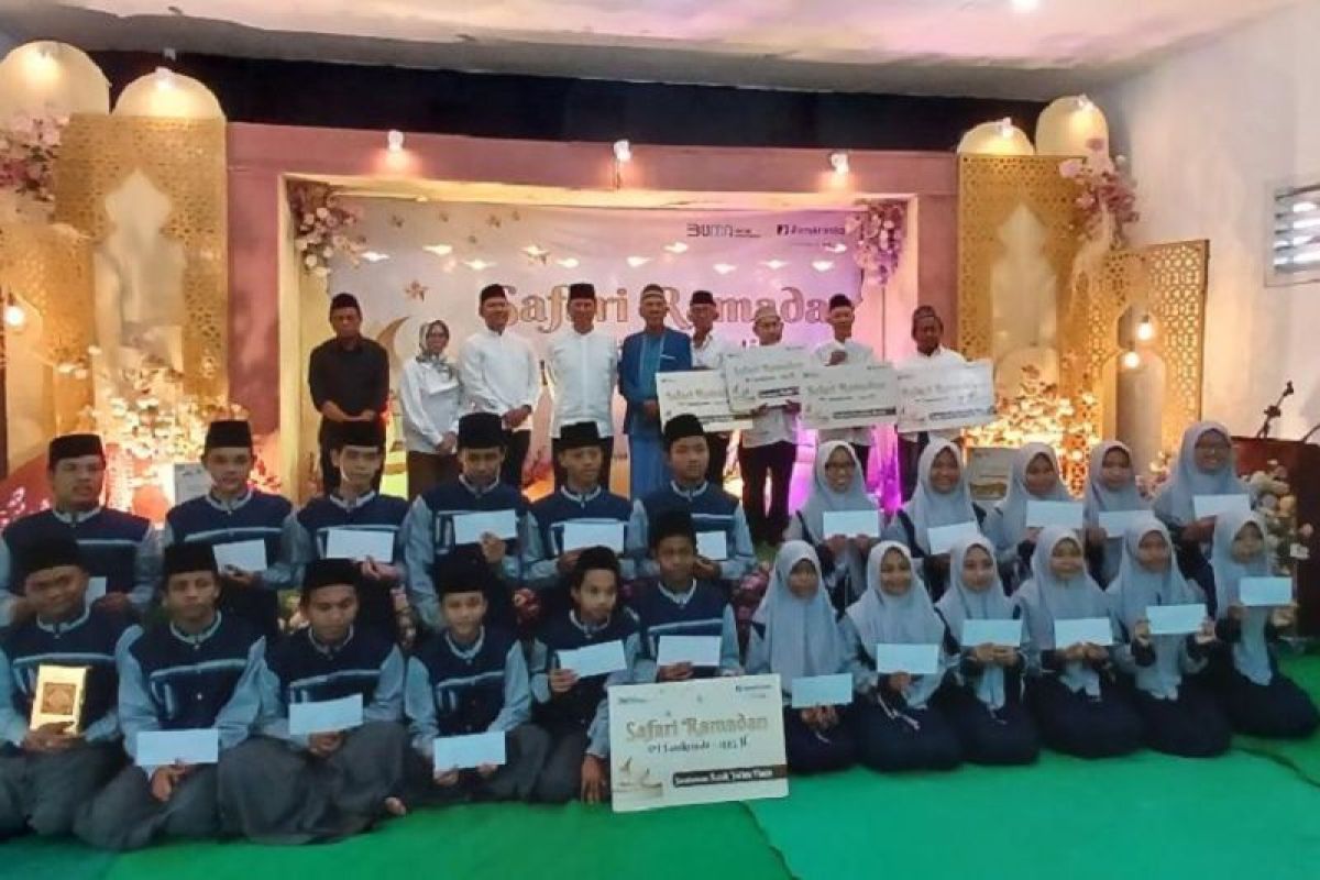 Jamkrindo berikan santunan kepada anak yatim di Kediri