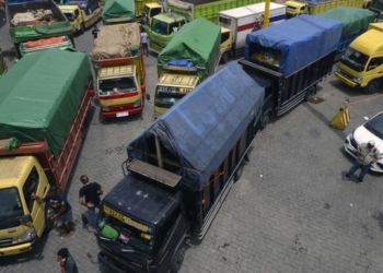 Sopir Truk-Bus Protes 12 Jam Tertahan di Pelabuhan Bakauheni