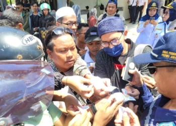 Calon penumpang feri mudik gratis Situbondo-Madura tiba di pelabuhan