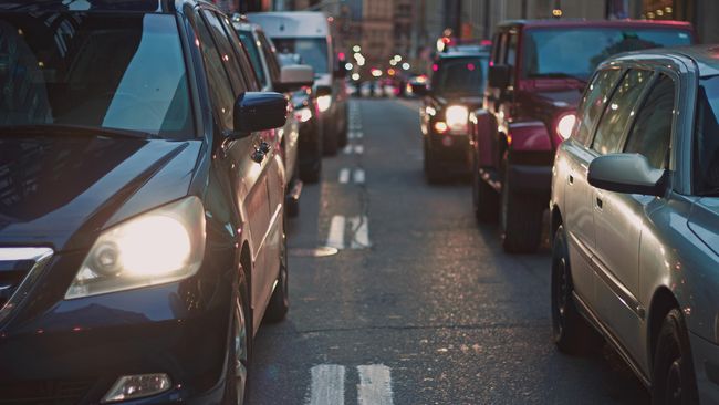 Lalu Lintas Hari Ke-2 Lebaran: Kepadatan di Sejumlah Tol
