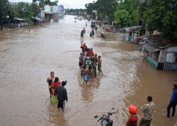 Banjir Kepung Pantura Pasuruan, Jalur Ditutup Sampai Air Surut