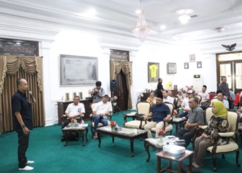 Pemkab Gresik bersama Kemen PUPR bahas rehabilitasi rumah di Bawean