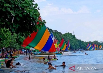 Pengunjung Pasir Putih Situbondo dalam tiga hari capai 3.812 orang