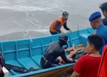 Tiga bocah hanyut terseret ombak saat mandi di Pantai Damas