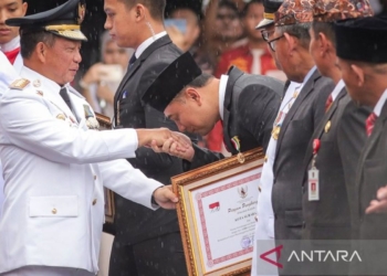 DPRD Surabaya: Pemkot wajib tingkatkan kinerja usai terima penghargaan Otoda