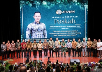 Menteri ATR/BPN serahkan 16 sertifikat tanah peribadatan di Jatim