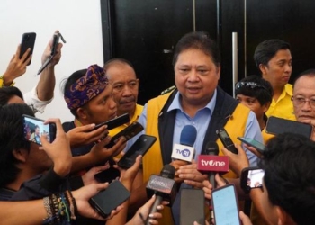 Airlangga soal Surya Paloh Absen Halalbihalal Golkar: Ada Halangan