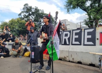 Aksi Bela Palestina di Depan Kedubes AS, Massa Gunakan Pakaian Hitam