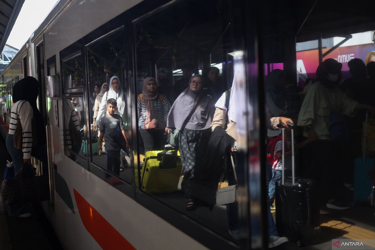 Daop 8 catat 940.128 orang gunakan KA pada masa angkutan Lebaran 2024