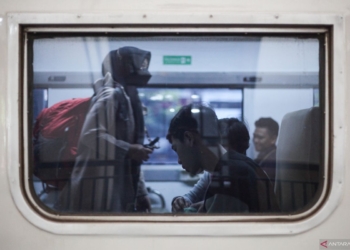 Arus balik, penumpang masih padati stasiun di Daop Surabaya