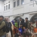 Antrean Ratusan Penumpang KA Tujuan Solo Mengular di Stasiun Senen