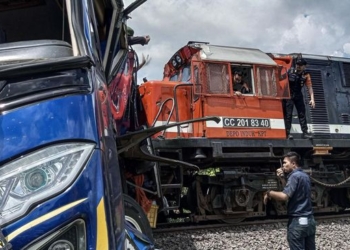 Bus Penumpang Ditabrak Kereta Api di OKU Timur