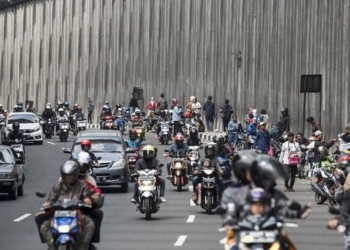Pemudik Bermotor Mulai Berseliweran di Jalur Nagreg Bandung