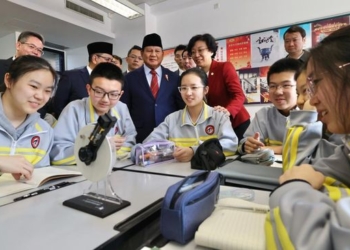 Momen Prabowo Tinjau Program Makan Siang Gratis di Sekolah China