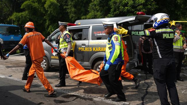 11 Jenazah Kecelakaan KM 58 Dipindahkan ke RS Polri Kramat Jati