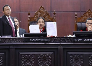 Ketua MK Soroti Beda Tanda Tangan Kuasa Hukum Gugatan Caleg DPD Riau