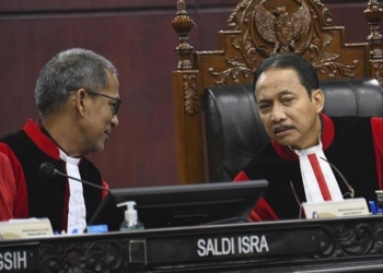 Hakim Saldi Sindir Kuasa Hukum KPU Tak Bertanya: Enak Sekali Diam