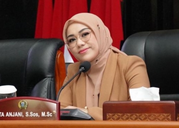 Zita Anjani Buka Suara soal Foto Gelas Starbucks di Makkah