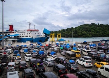 FOTO: Pelabuhan Merak Dipadati Pemudik