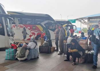 Terminal Pulogebang Ramai, Pemudik Pilih Berangkat Awal Hindari Macet