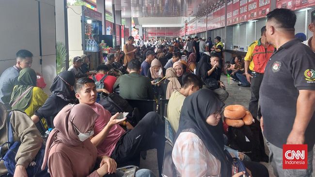 Pemudik Tertahan di Terminal Kalideres, Bus Bantuan Dikerahkan