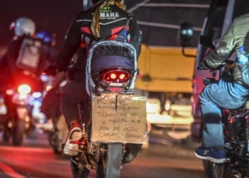 Simpang Jomin Ramai Lancar di Sabtu Dini Hari