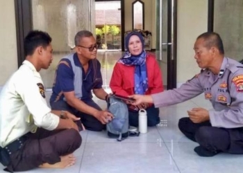 Polisi Lampung Kembalikan Rp100 Juta Milik Pemudik yang Tertinggal